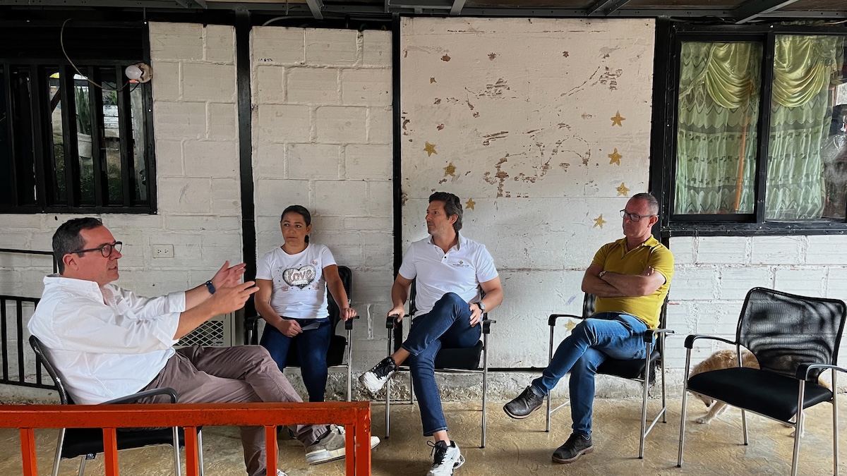 Empresarios y comunidad de Cerritos — visita a Alcaldía de Pereira